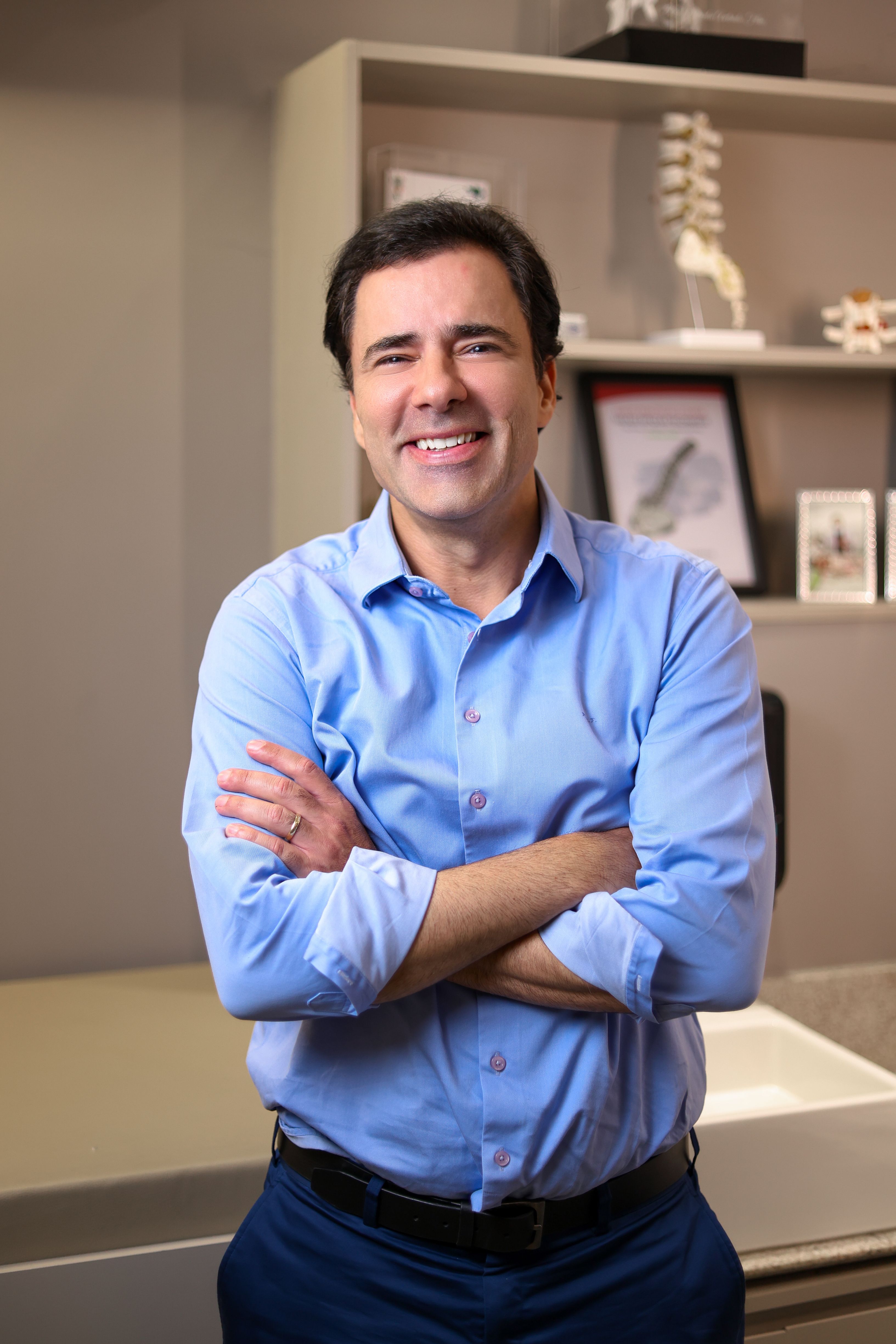 Dr. Marcelo Andrade Filho no consultório